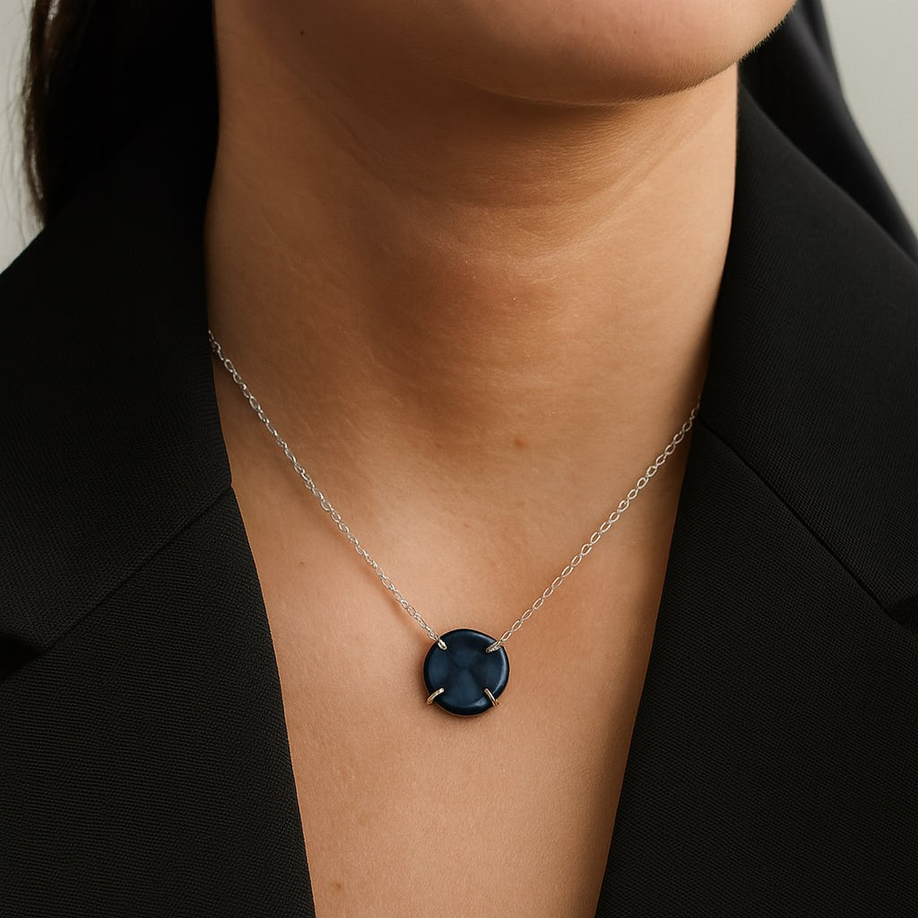 Silver chain necklace with black keshi pearl from the Rozeta Collection
