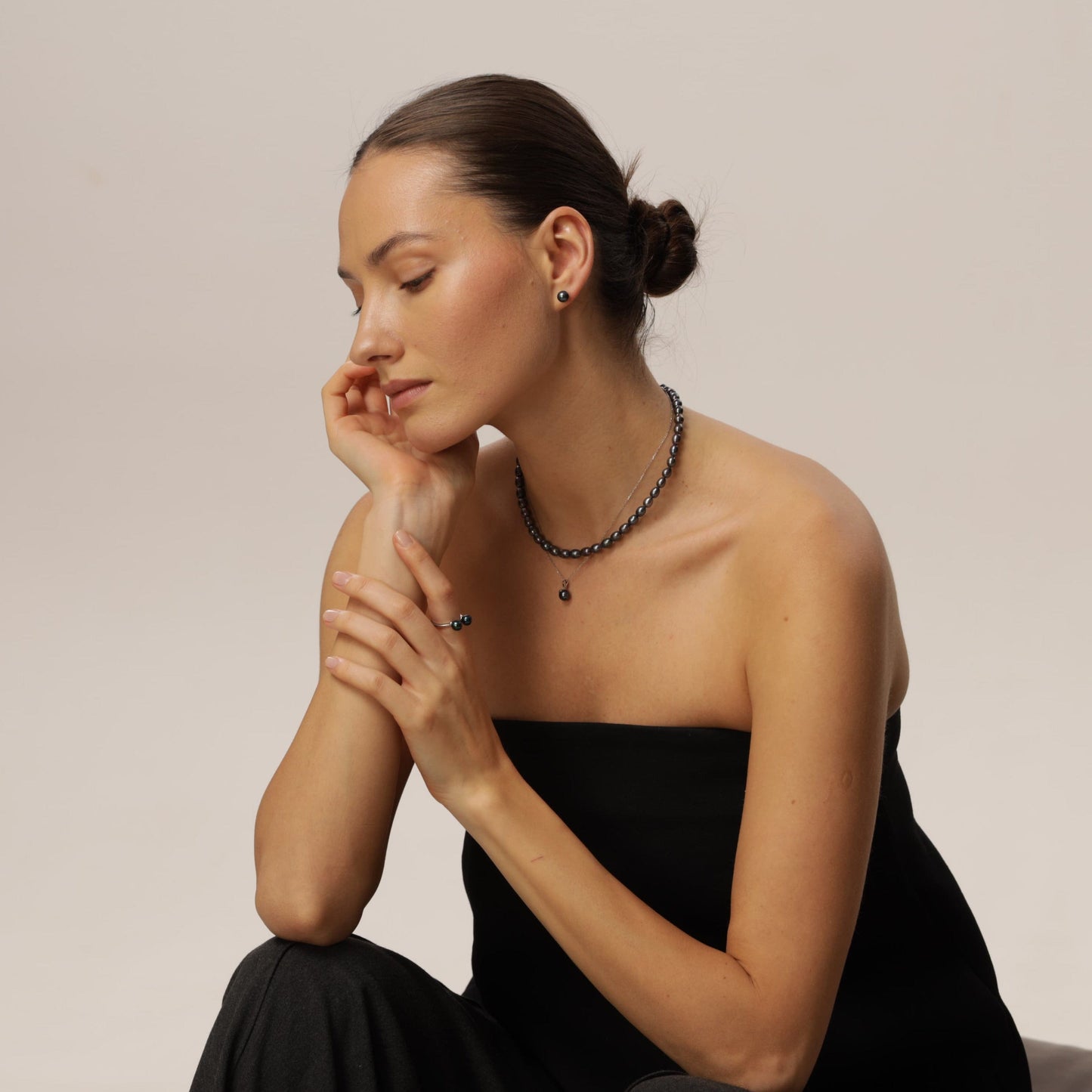 The Pearl Edit: Choosing Your Prom Jewelry Set for 2026 photo