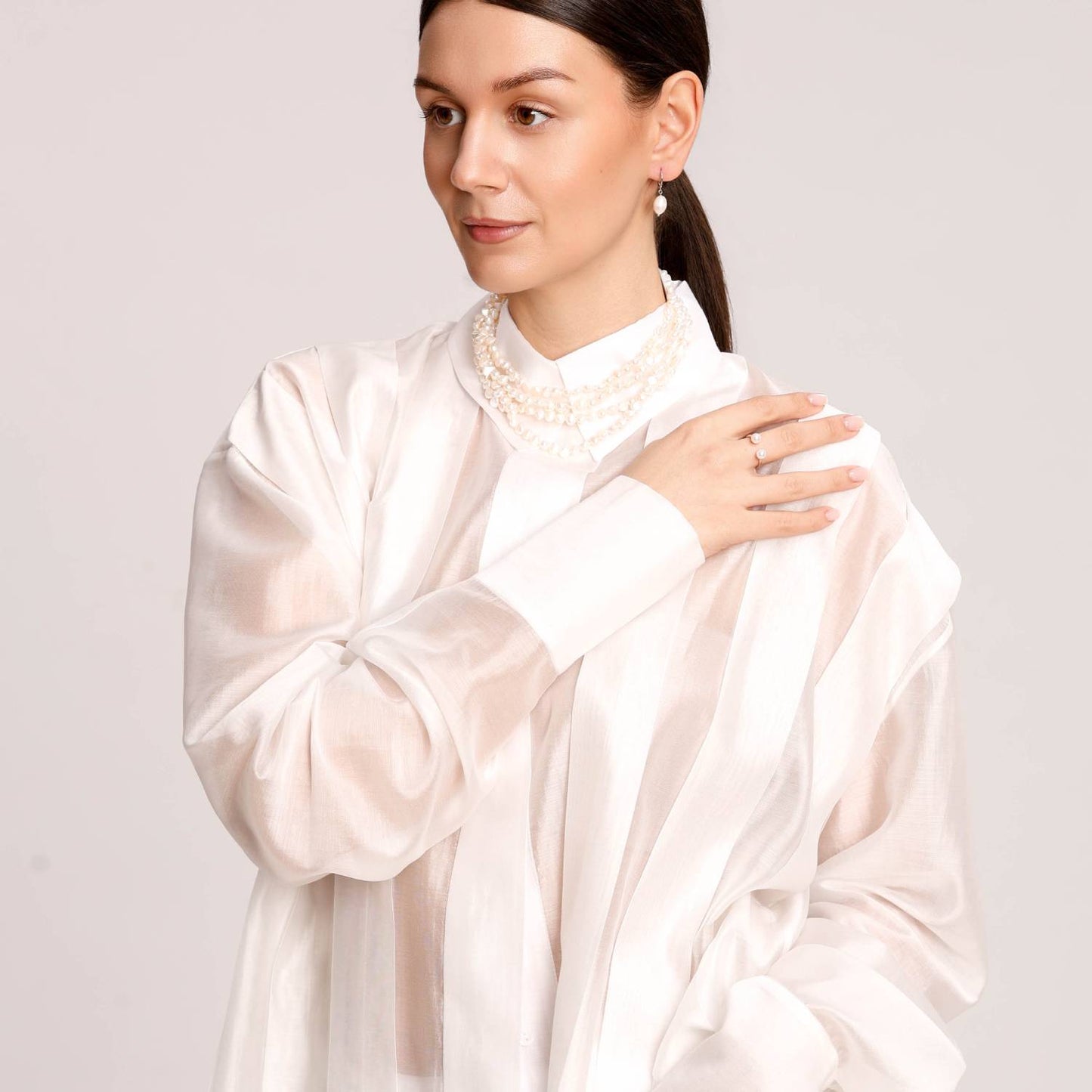 Baroque Pearls Necklace: How to Choose and How to Wear It in 2026