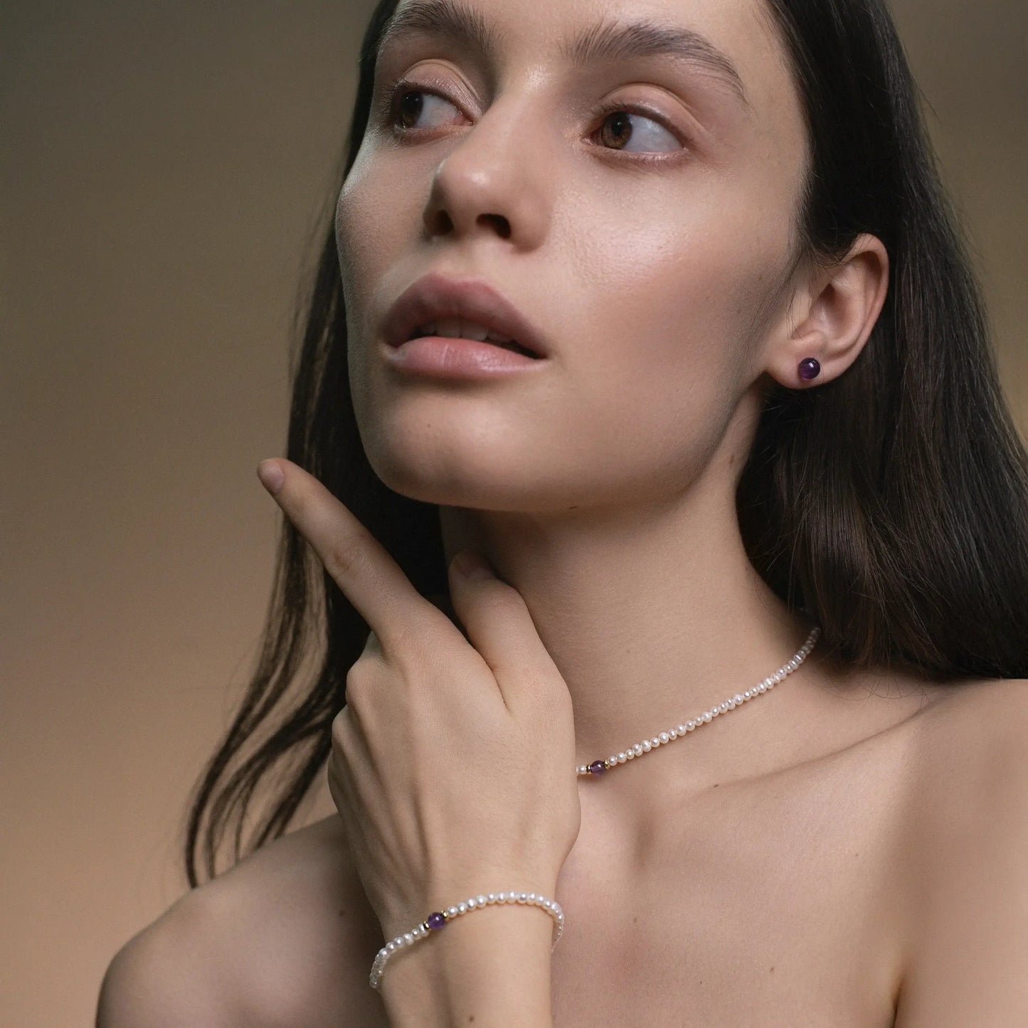 Studs, choker and bracelet with amethyst and pearls