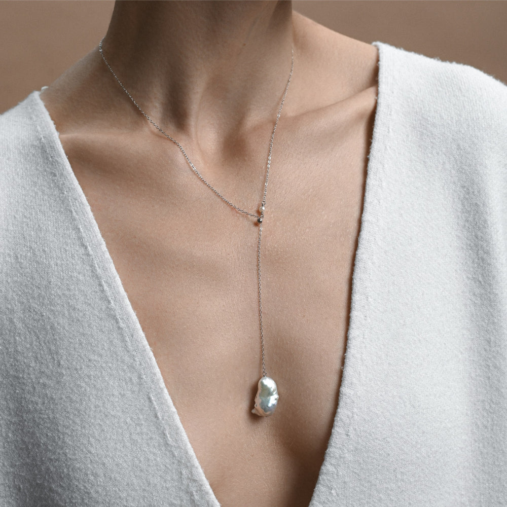 Silver chain with baroque white pearl