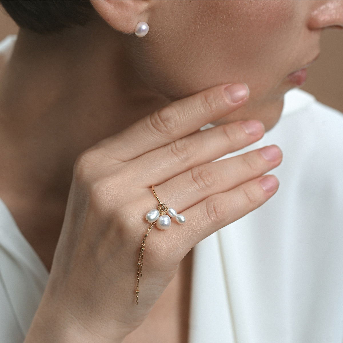 Gold-filled ring with baroque pearls and chain