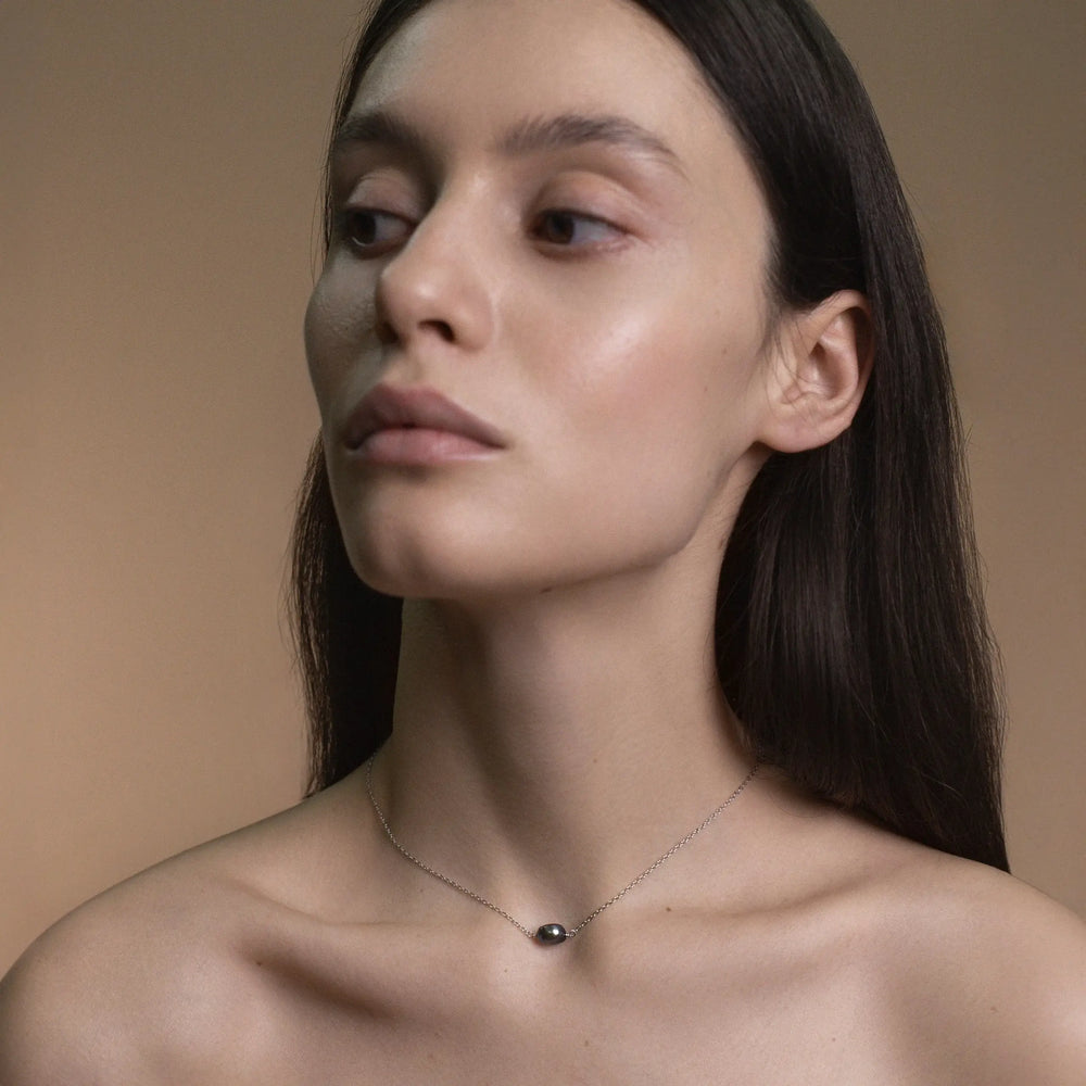 
                  
                    Choker with black baroque pearl silver chain
                  
                