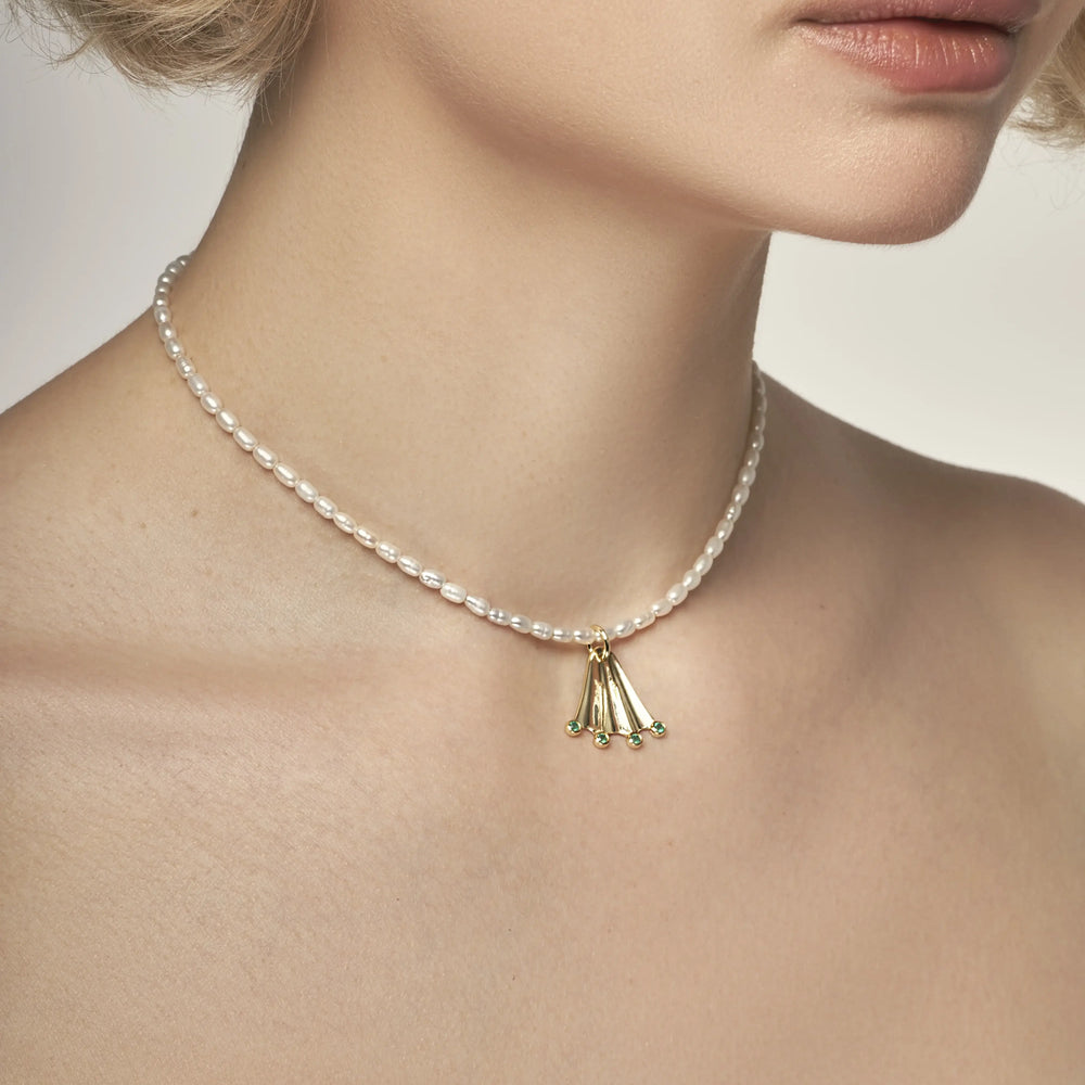 Rice white pearl necklace with a gold Frog paw-shaped pendant with green onyx gemstones