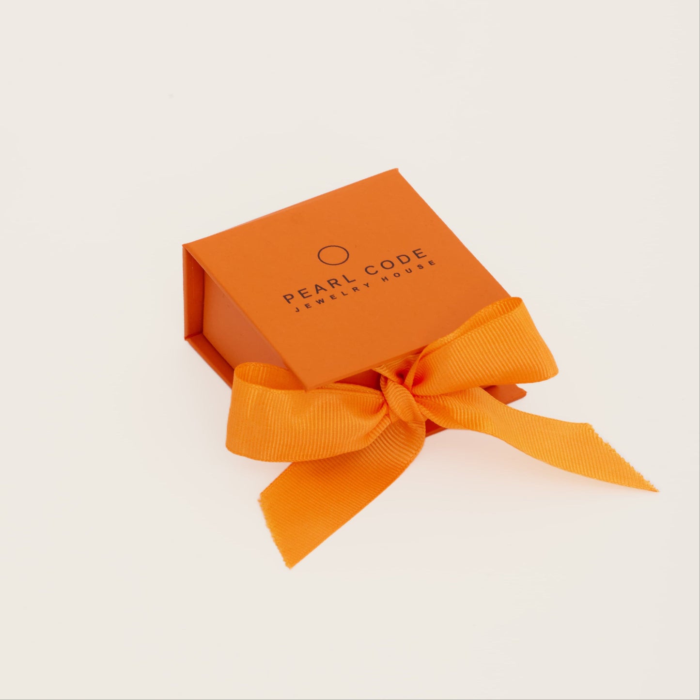 Packaging and delivery little box Pearl Code photo