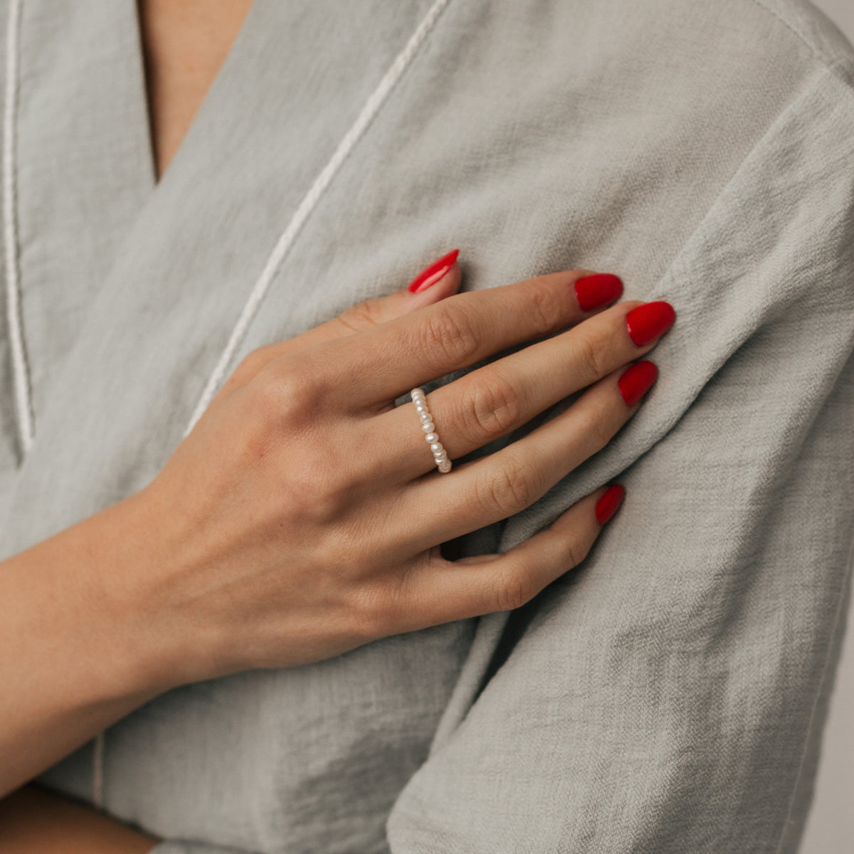 Ring with white pearls of 3mm