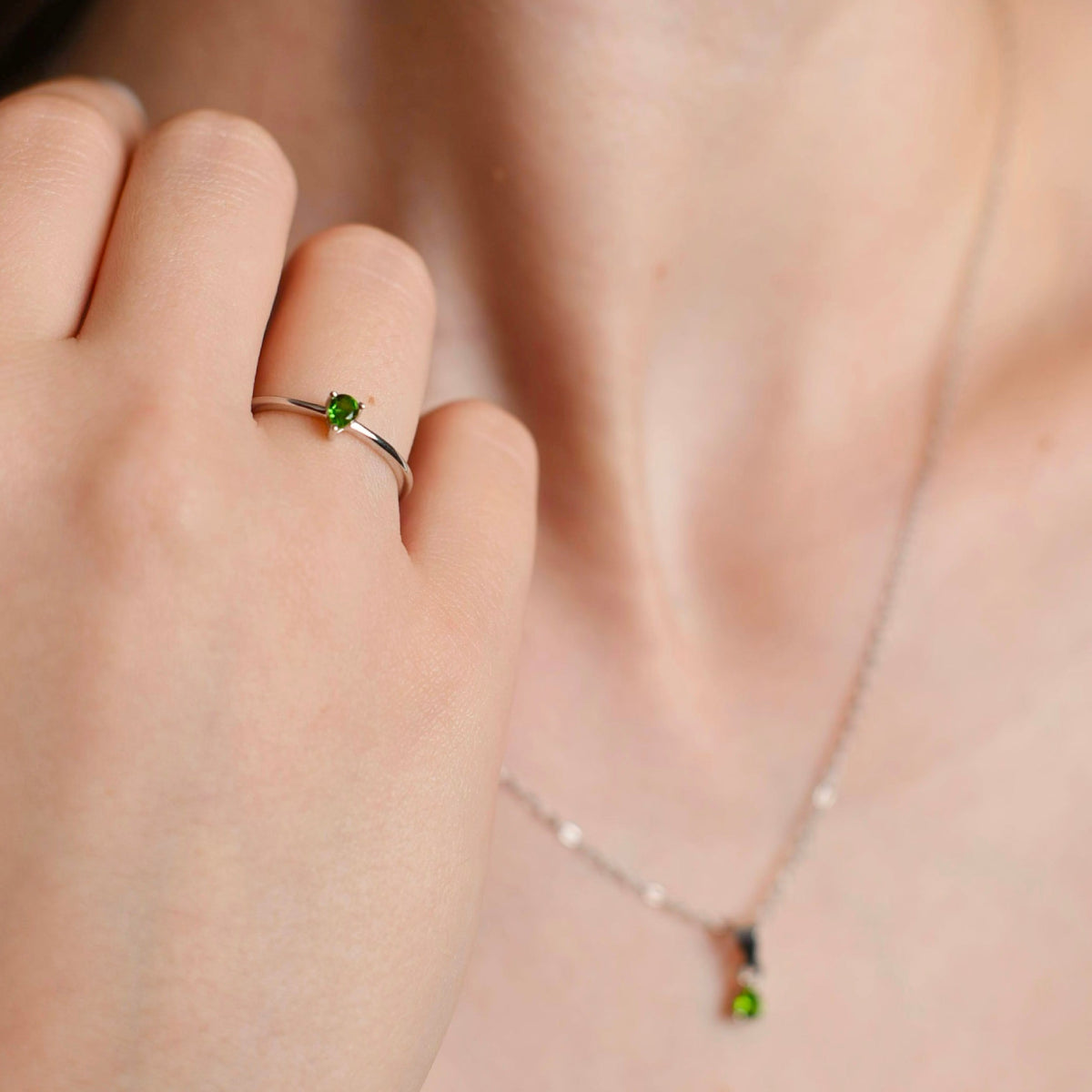 Ring with peridot stone