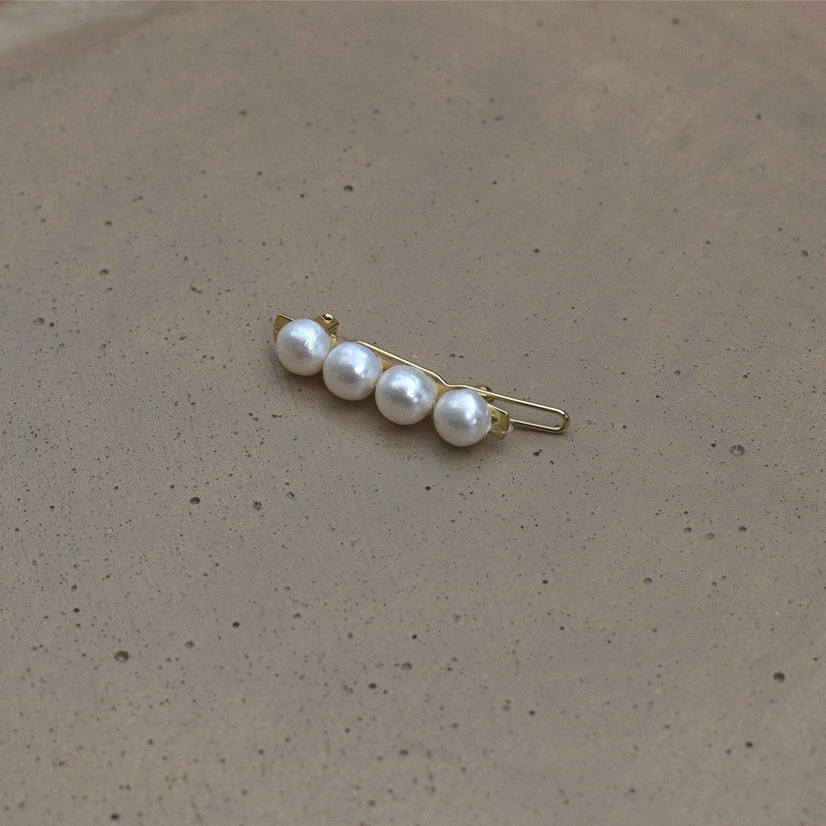 Round pearl hair pin with white pearls, 8mm