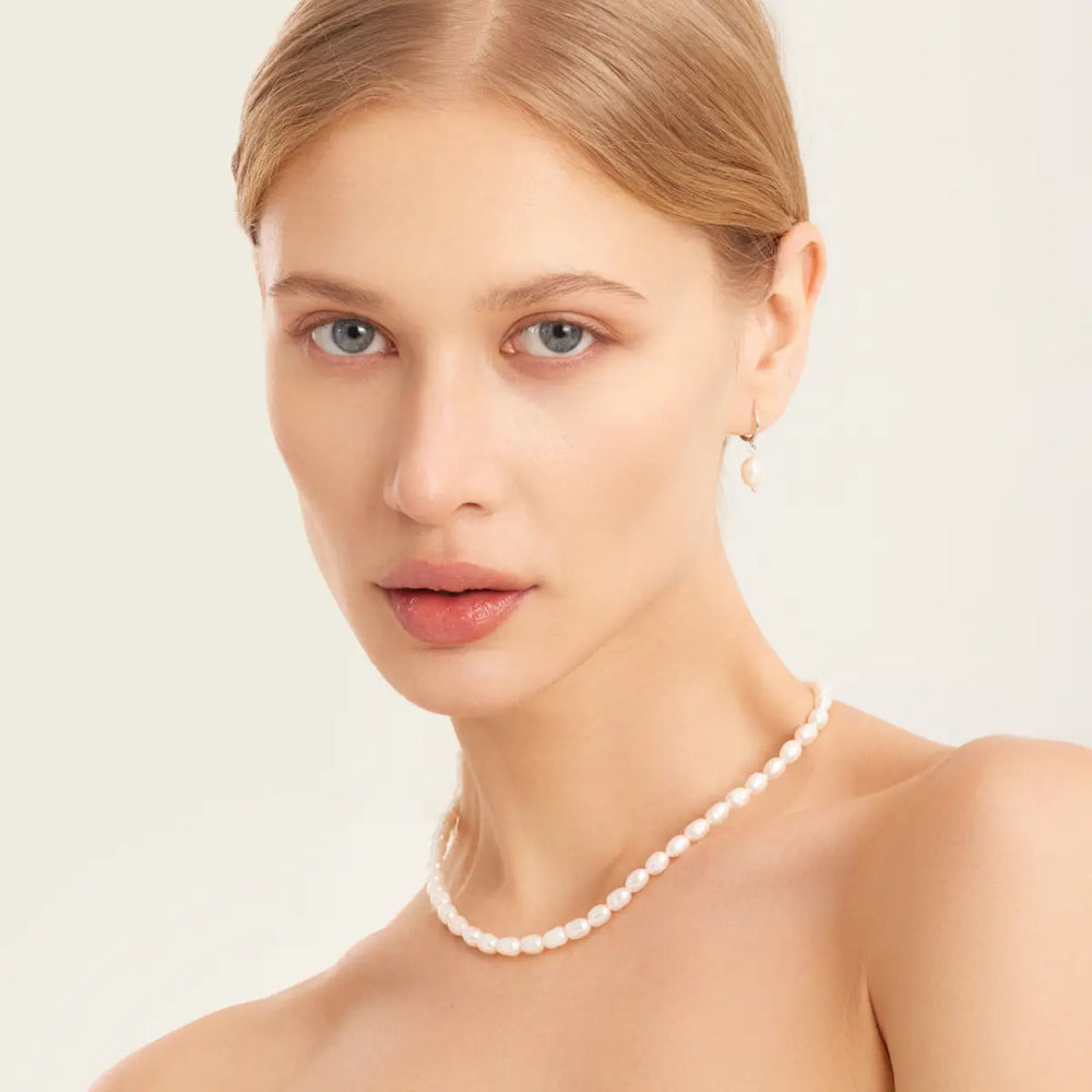 Choker with white rice pearls of 6 mm and White baroque pearl earrings, jewelry set by Pearl Code