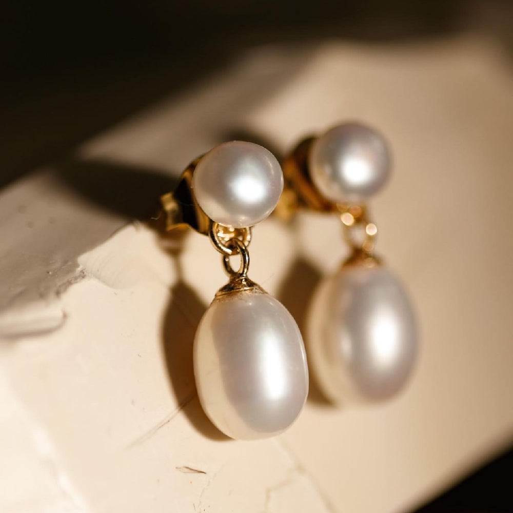 White baroque pearl 8 mm earrings with 18K gold plated verneil stud princess - pearlcode