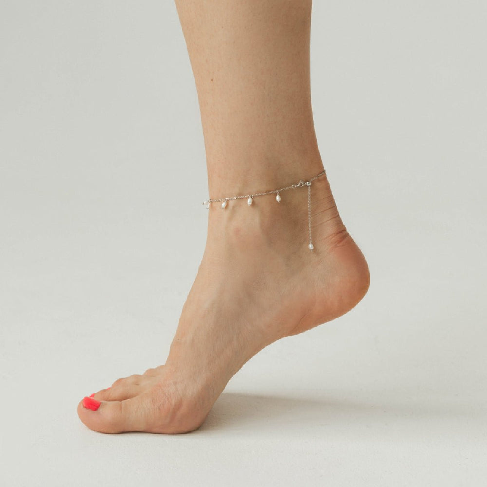 
                      
                        3mm white rice pearls and adjustable chain on ankle
                      
                    