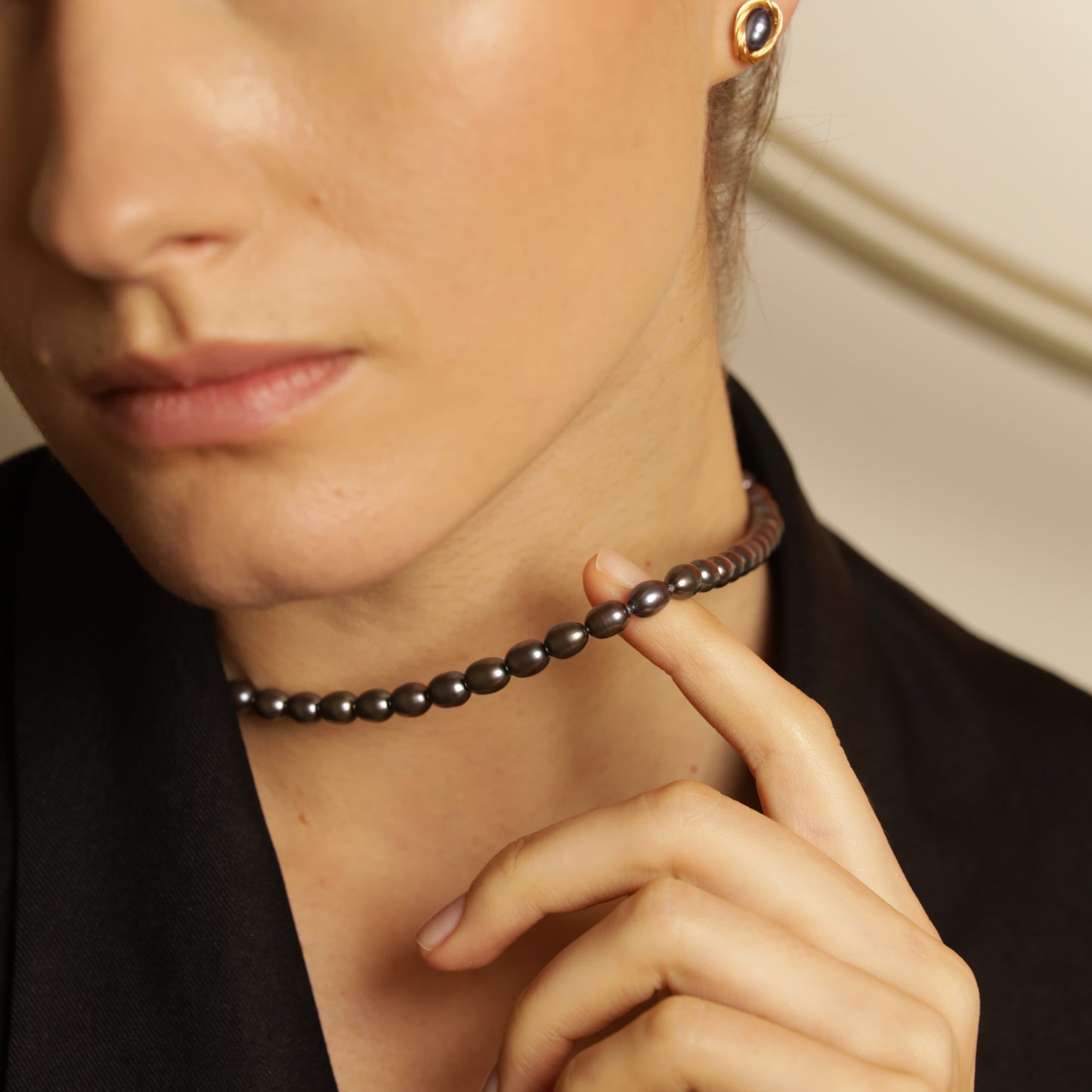 Black Rice Pearl Choker photo