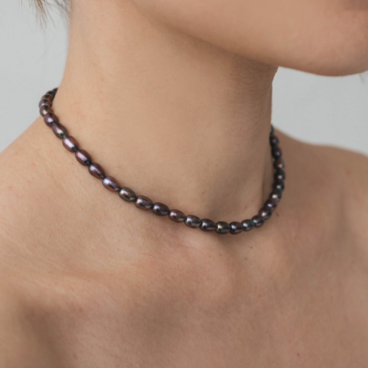 Choker with black rice pearls of 6mm, silver metal