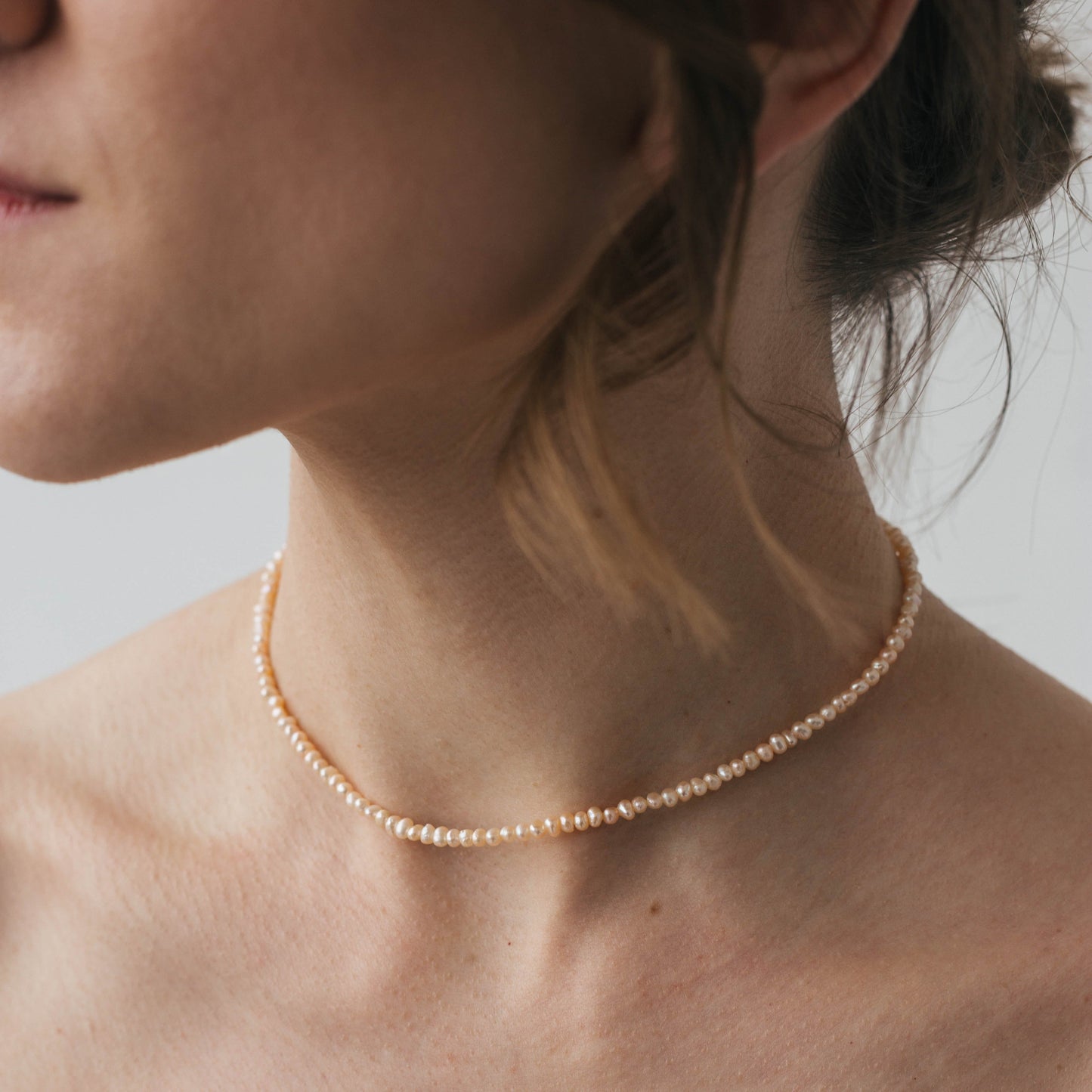 Choker with round peach pearl 3 mm silver photo