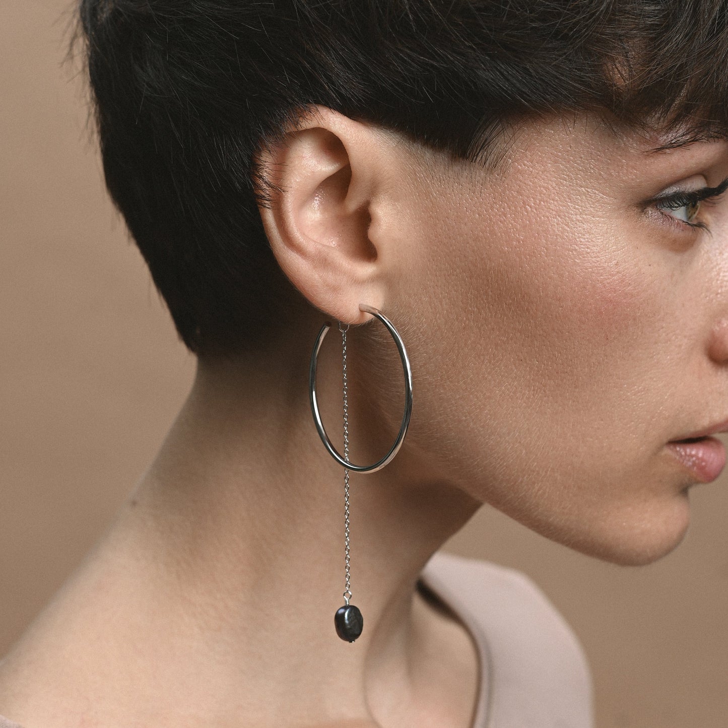 Iconic Long Charm Noire, Silver photo