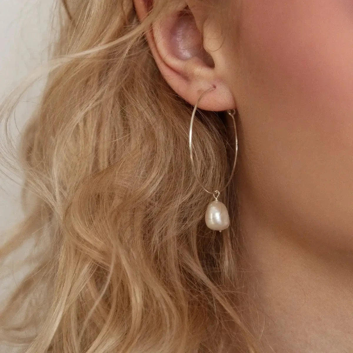 Circle earrings white baroque pearl 8mm, silver photo