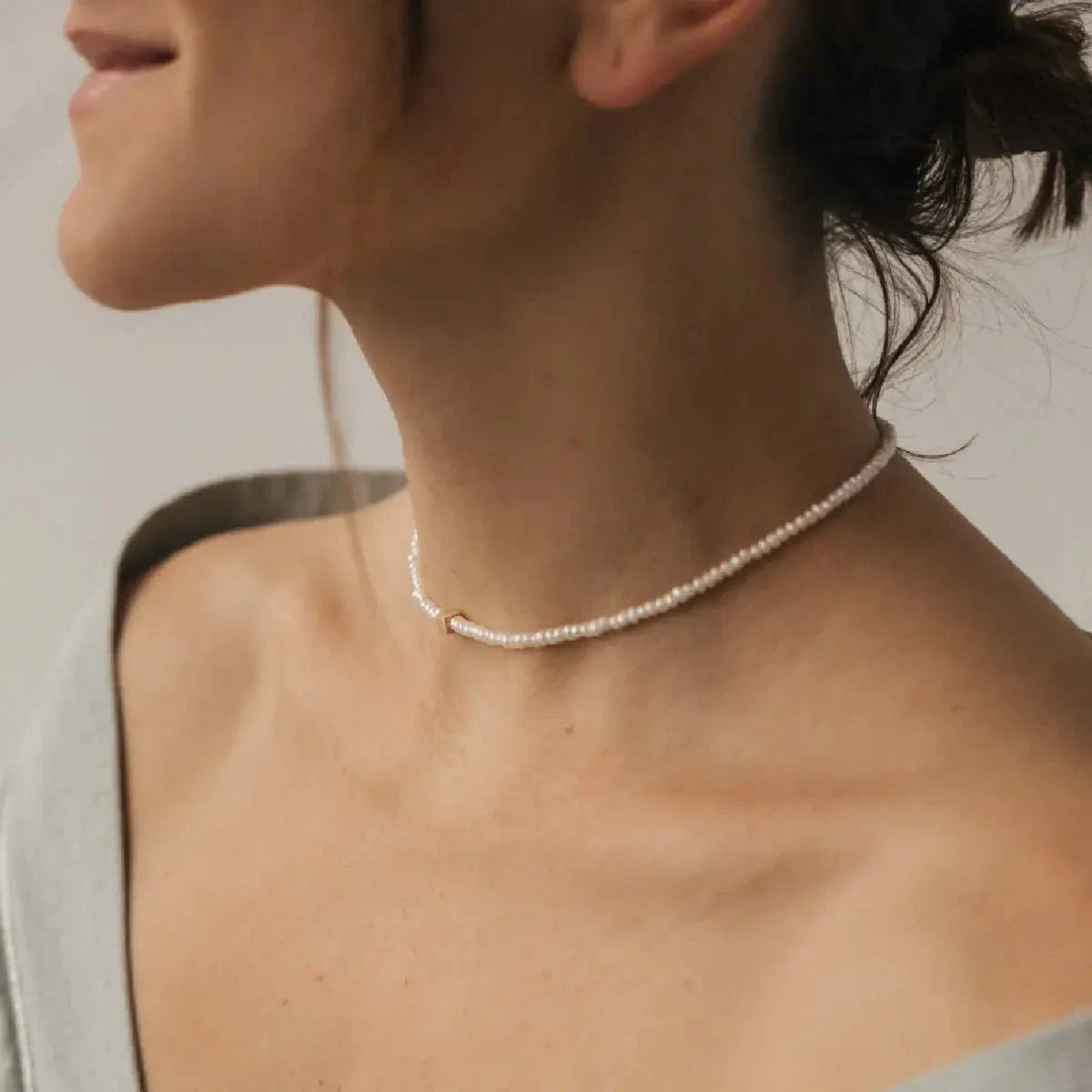 Choker 3mm round white pearls and cube pendant photo