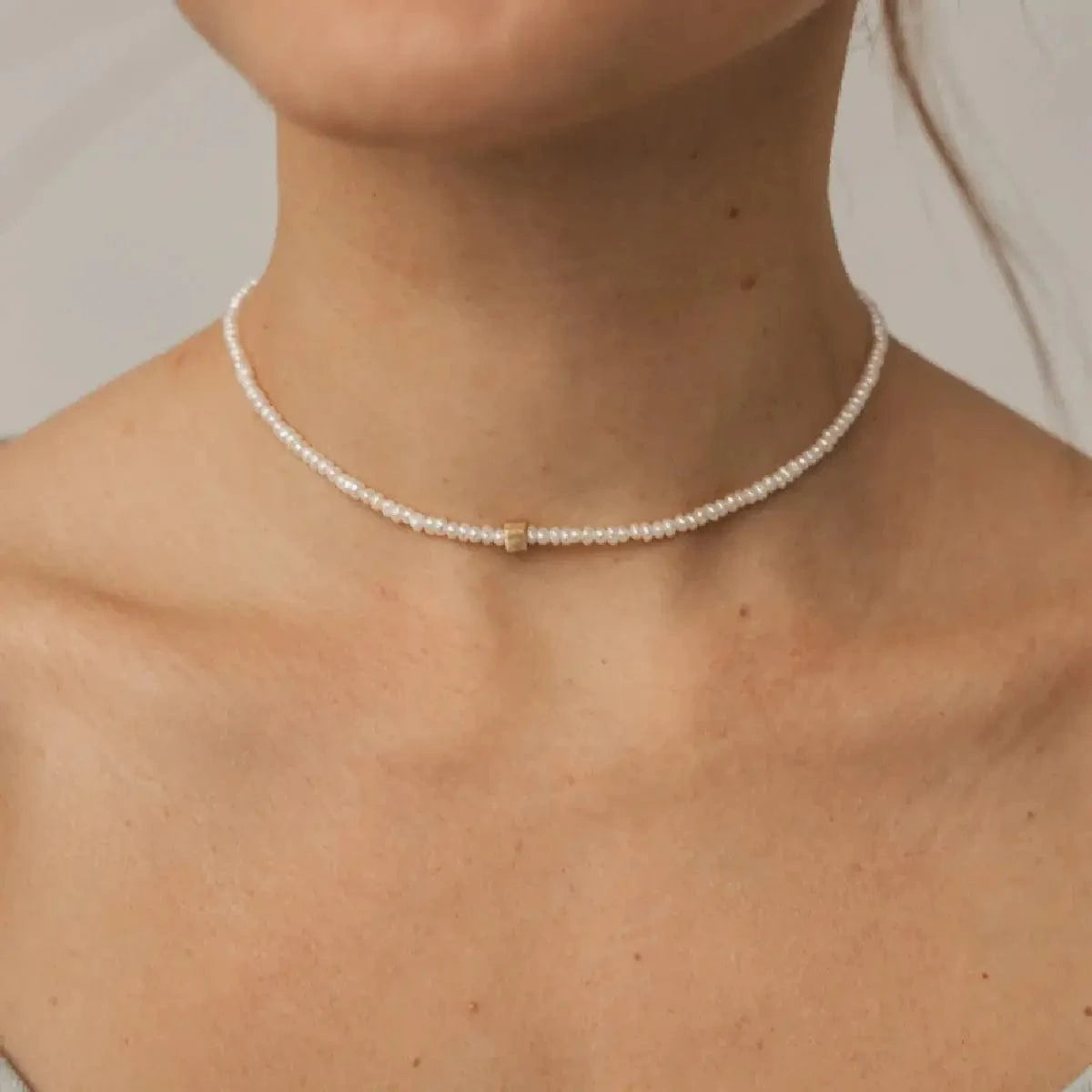 Choker 3mm round white pearls and cube pendant photo