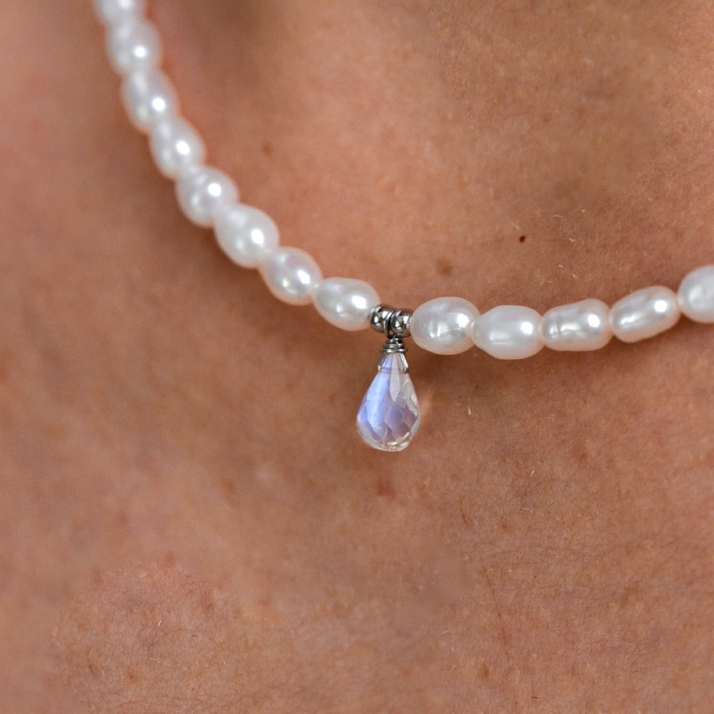 
                      
                        Necklace 4 mm rice pearl with moonstone pendant
                      
                    