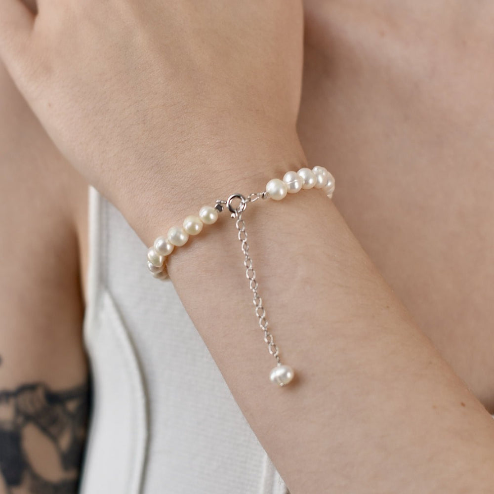 
                  
                    Bracelet with white round baroque pearls 6mm, silver chain with pearl
                  
                