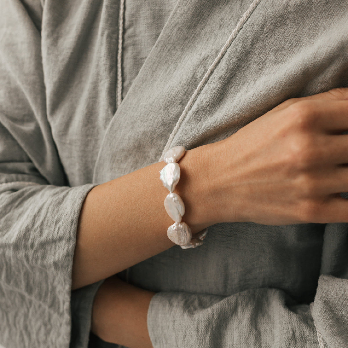 Bracelet with Premium white Keshi pearls of 15mm