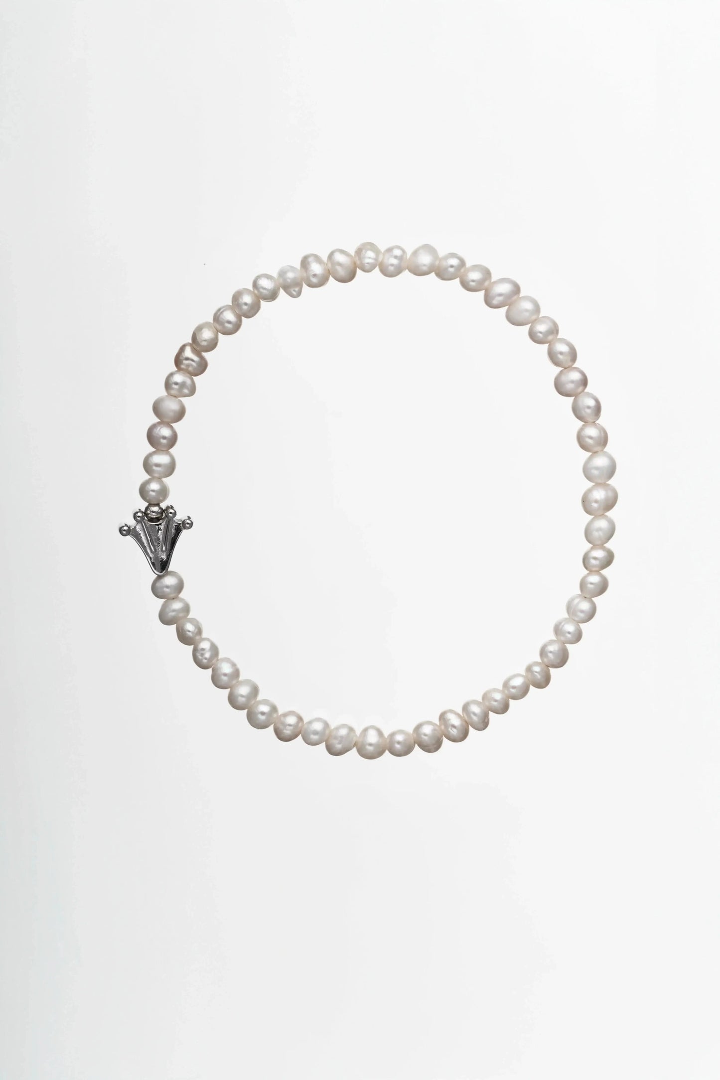 Paw Charm Pearl Bracelet photo