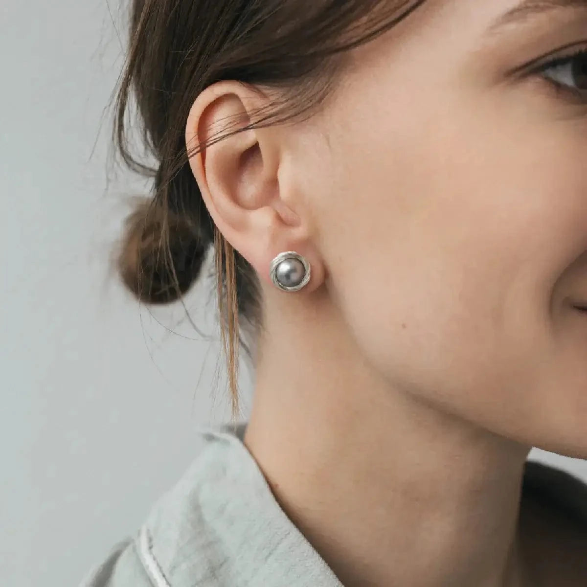 Formal grey pearl stud earrings, silver photo