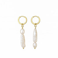 Gold Line Earrings photo