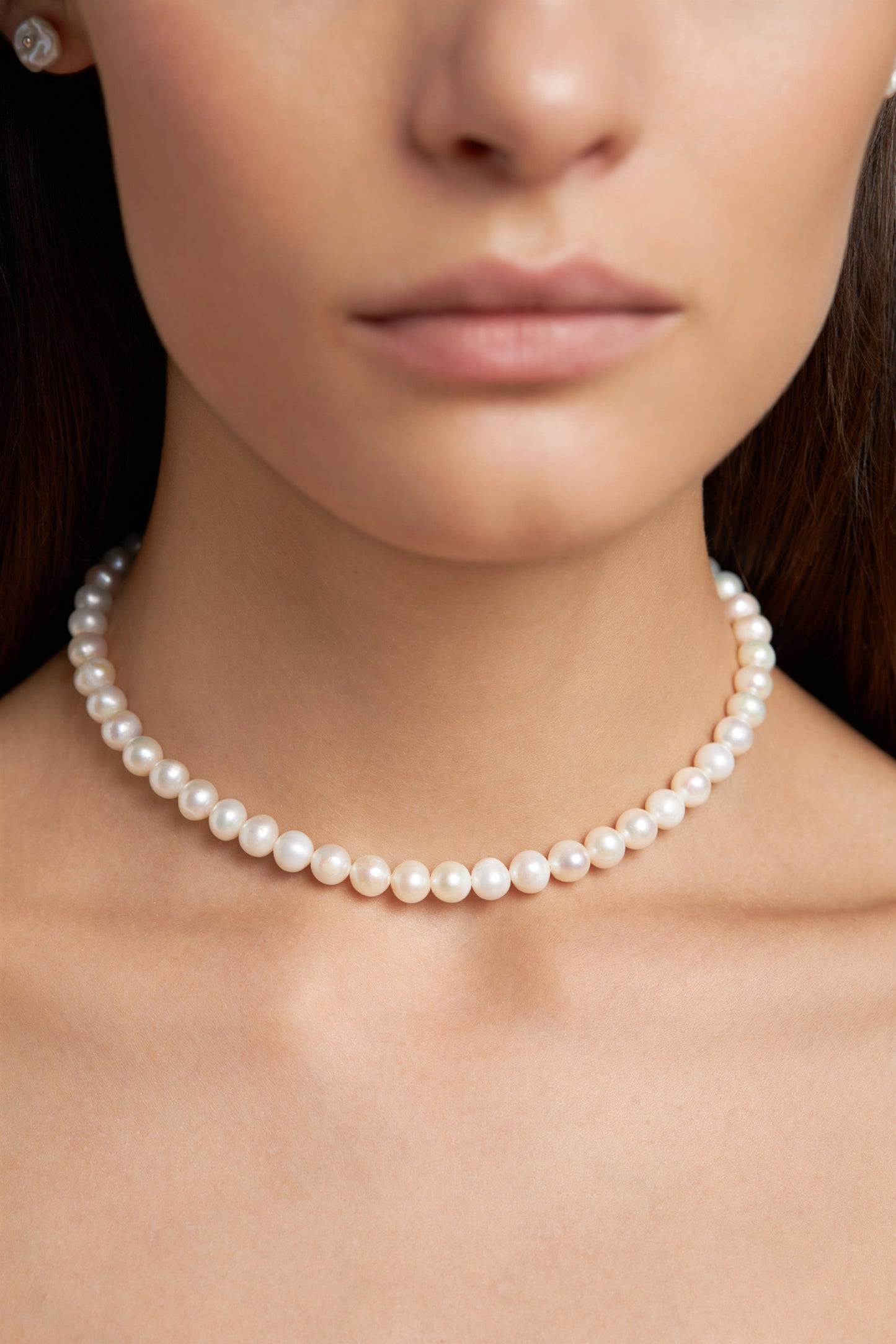 Choker with White Round Baroque Pearls, 6 mm photo