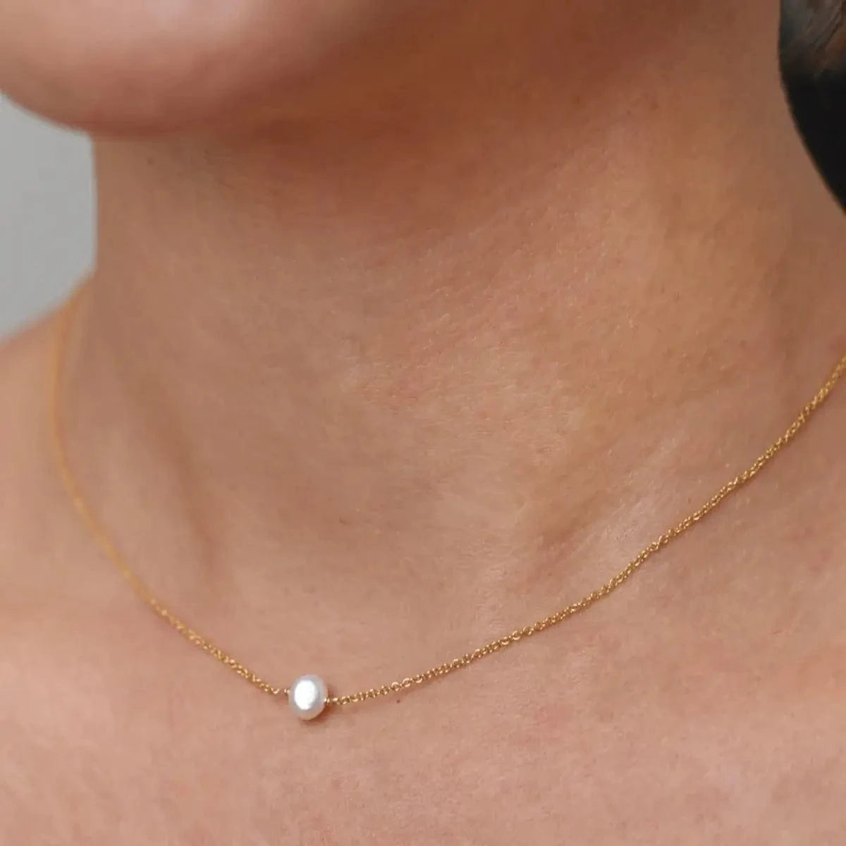 Gold-filled chain necklace with 5 mm baroque white pearl photo