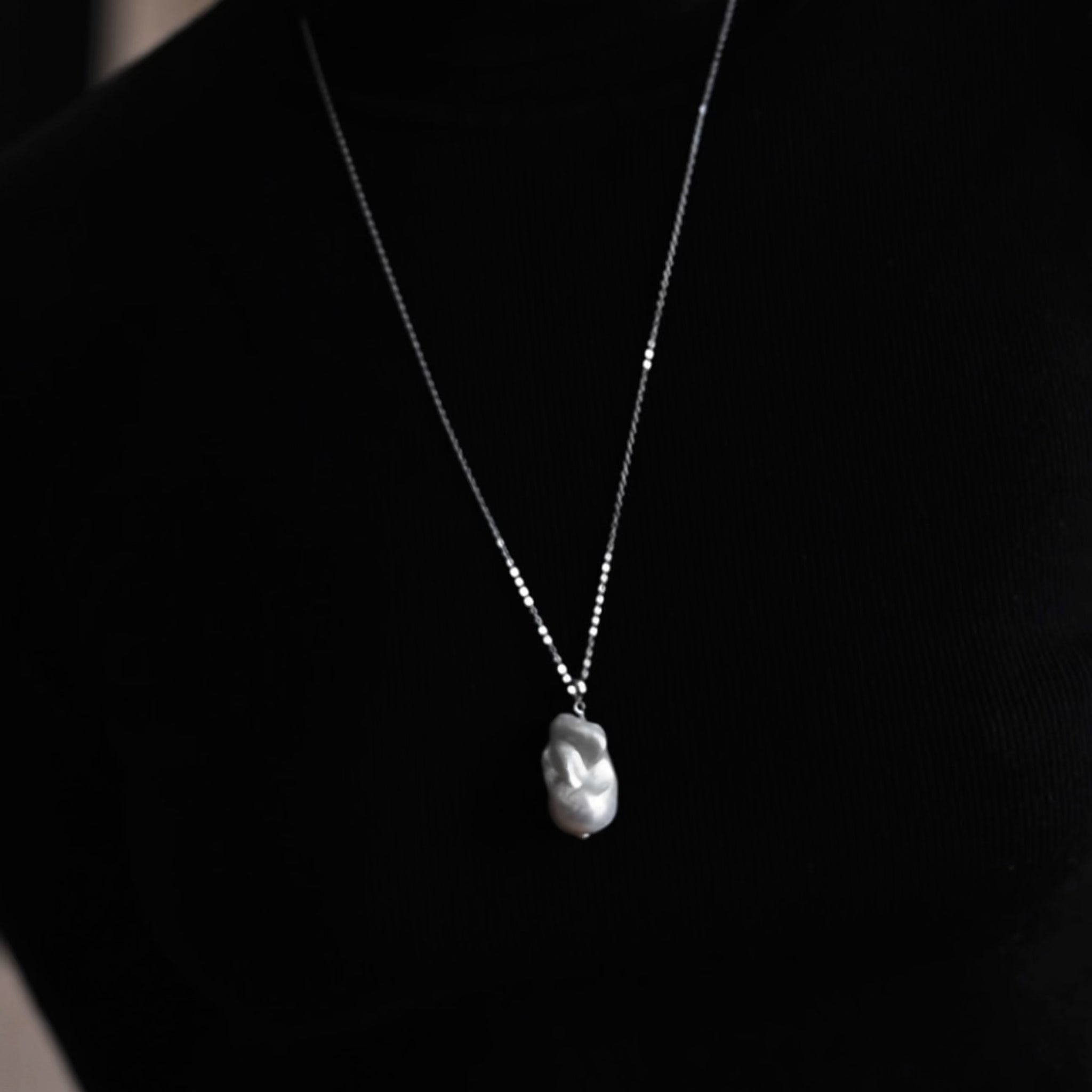 Pendant with baroque white pearl and silver chain 