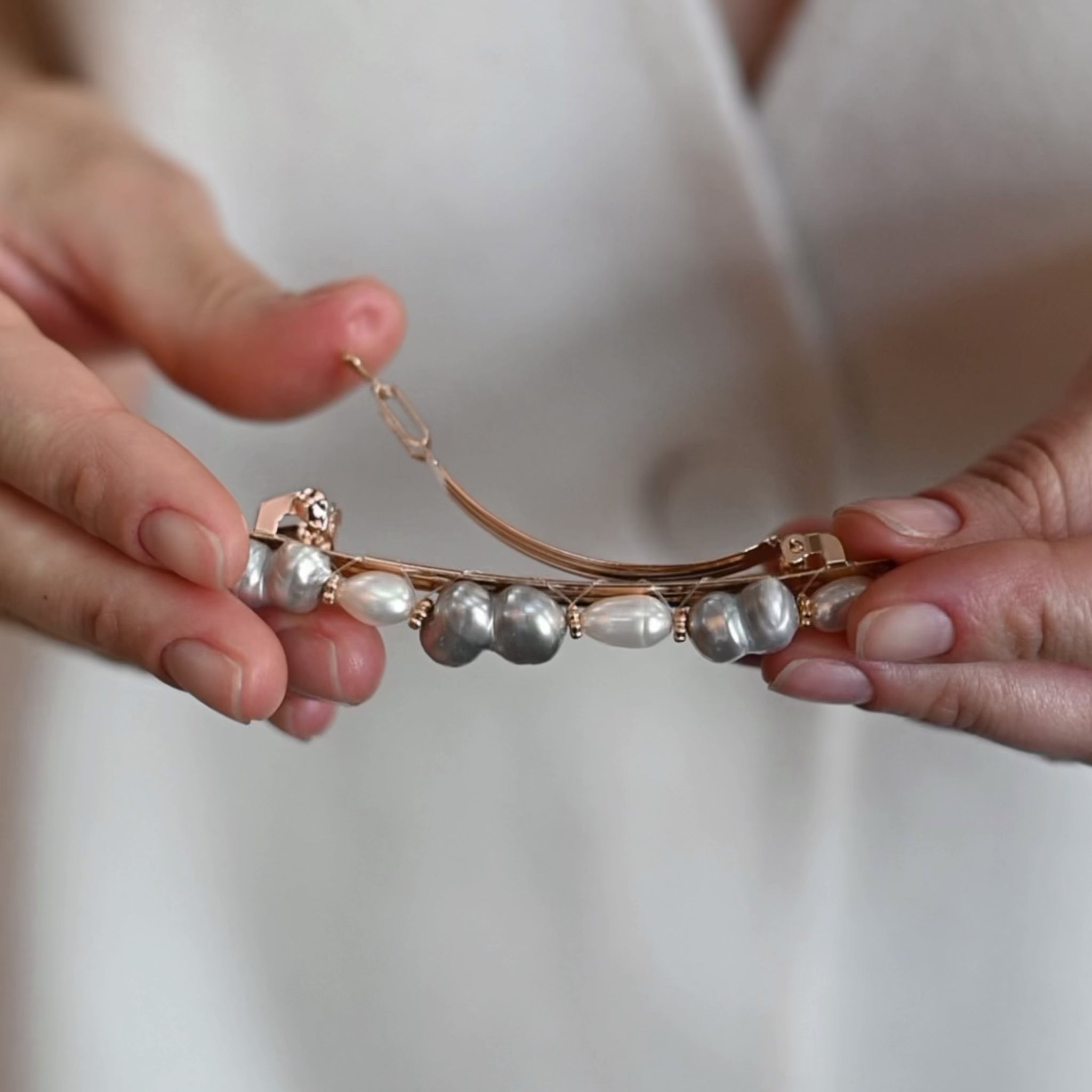 Hair pin with baroque grey and white pearls 