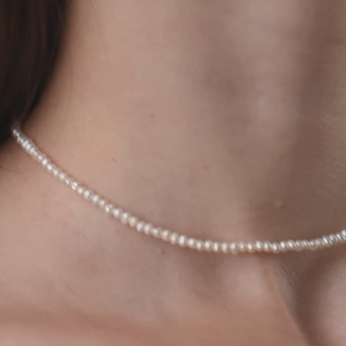 Choker with white round pearl 3 mm silver