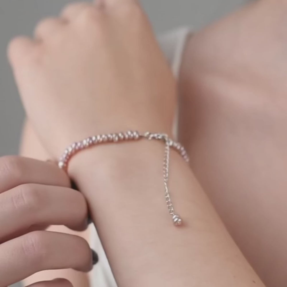 
                      
                        Încarcă și redă videoclipul în vizualizatorul Galerie, Bracelet with 4mm natural round pink pearls, silver metal
                      
                    