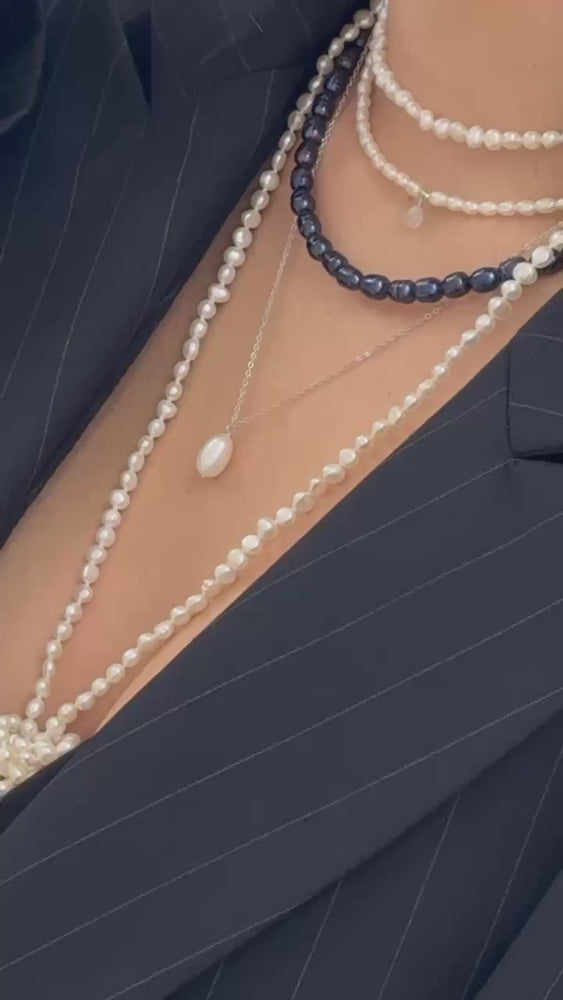 
                  
                    Încărcați și redați videoclipul în vizualizatorul galeriei, Necklace Pearl Baroque String 140 cm 
                  
                