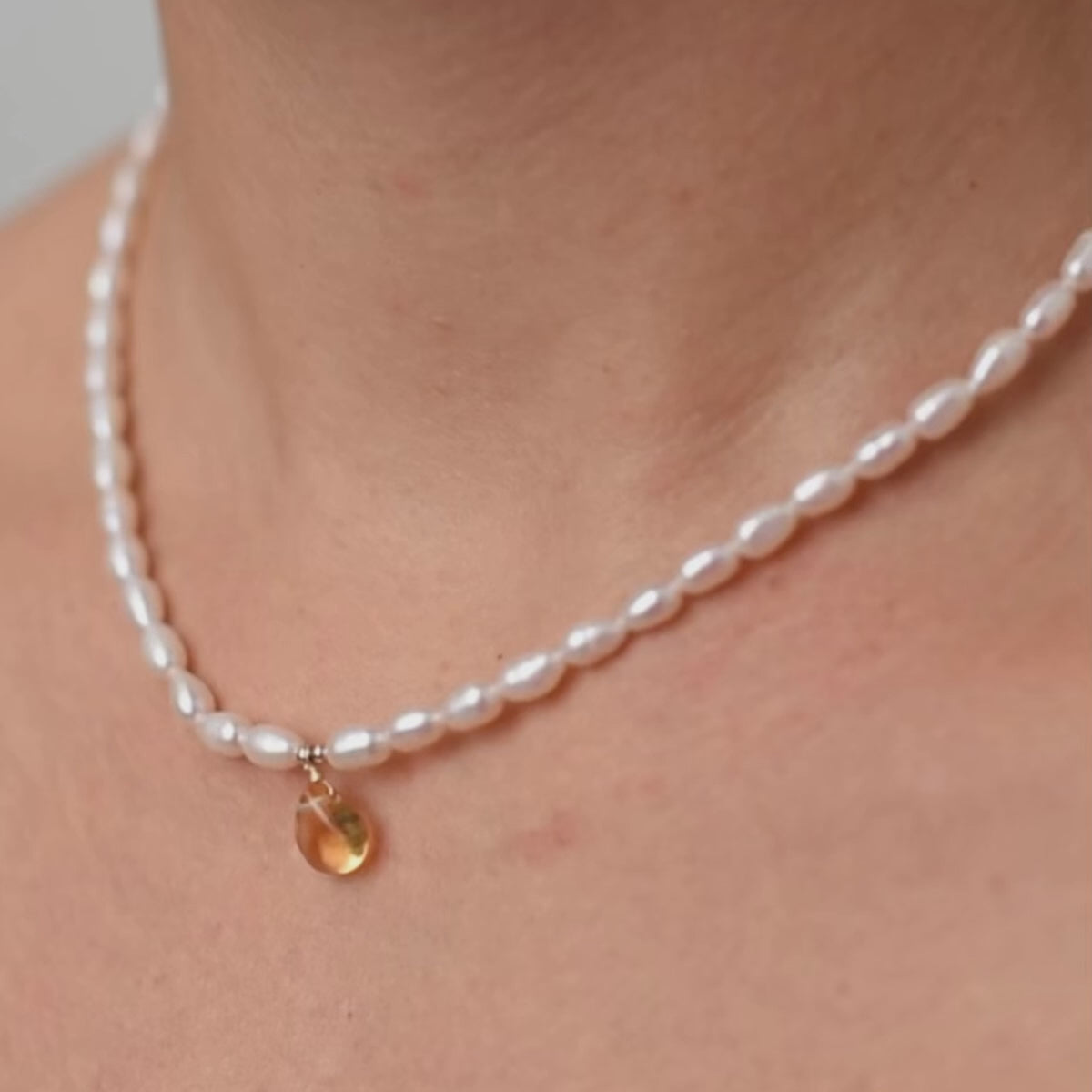 Choker with rice pearls and citrine pendant, gold-filled metal