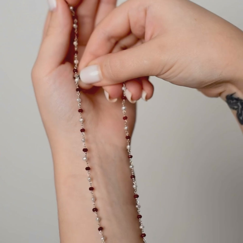 Choker with 3 mm round pearls and ruby