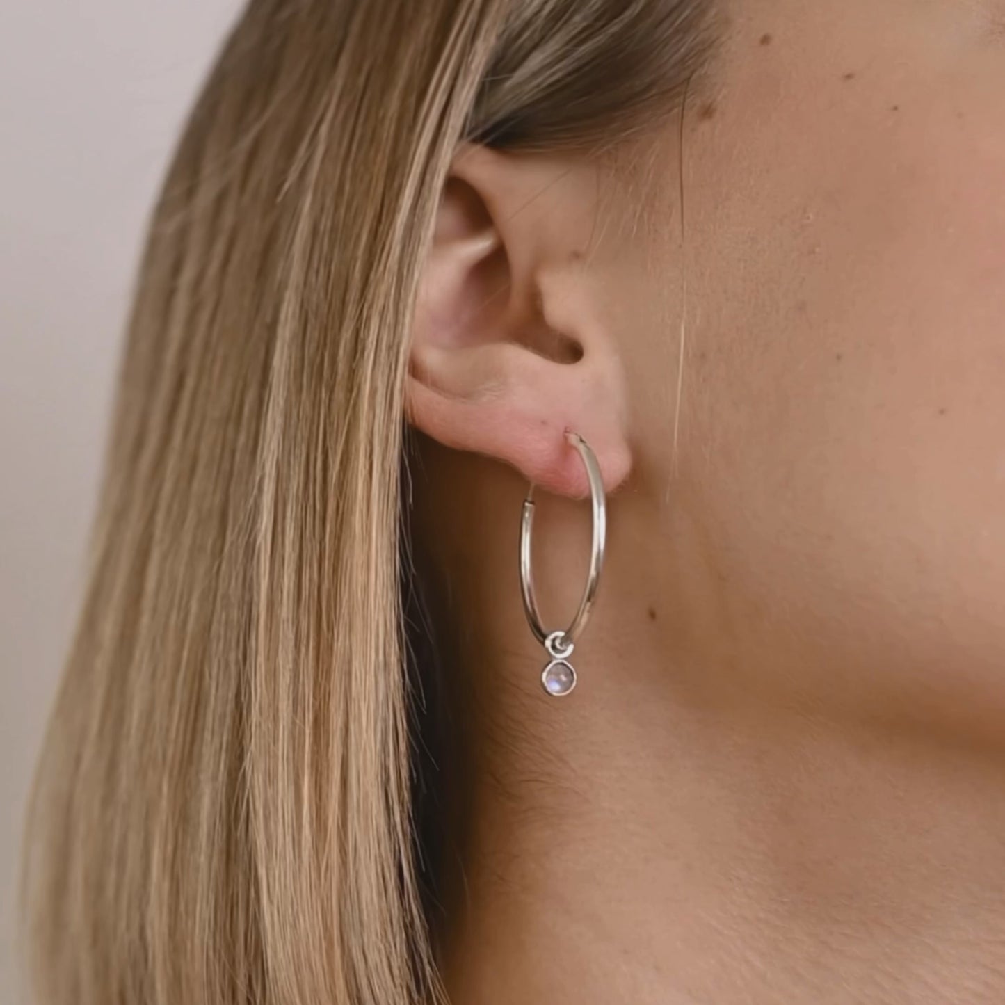 Hoop earrings with moonstone gemstone, silver metal 