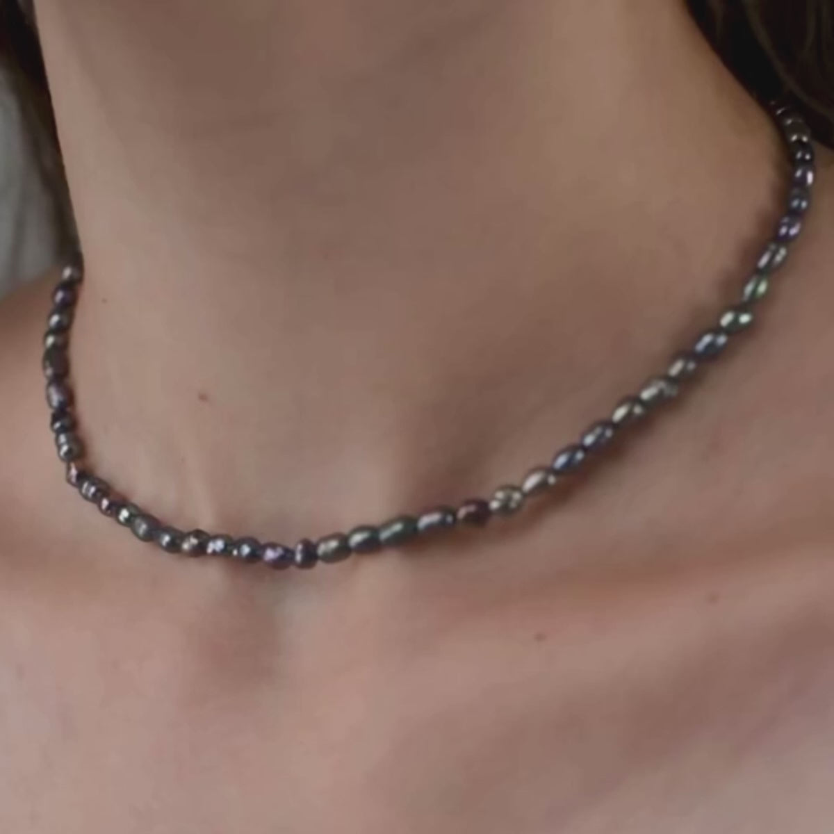 Choker with 4 mm black pearl baroque silver