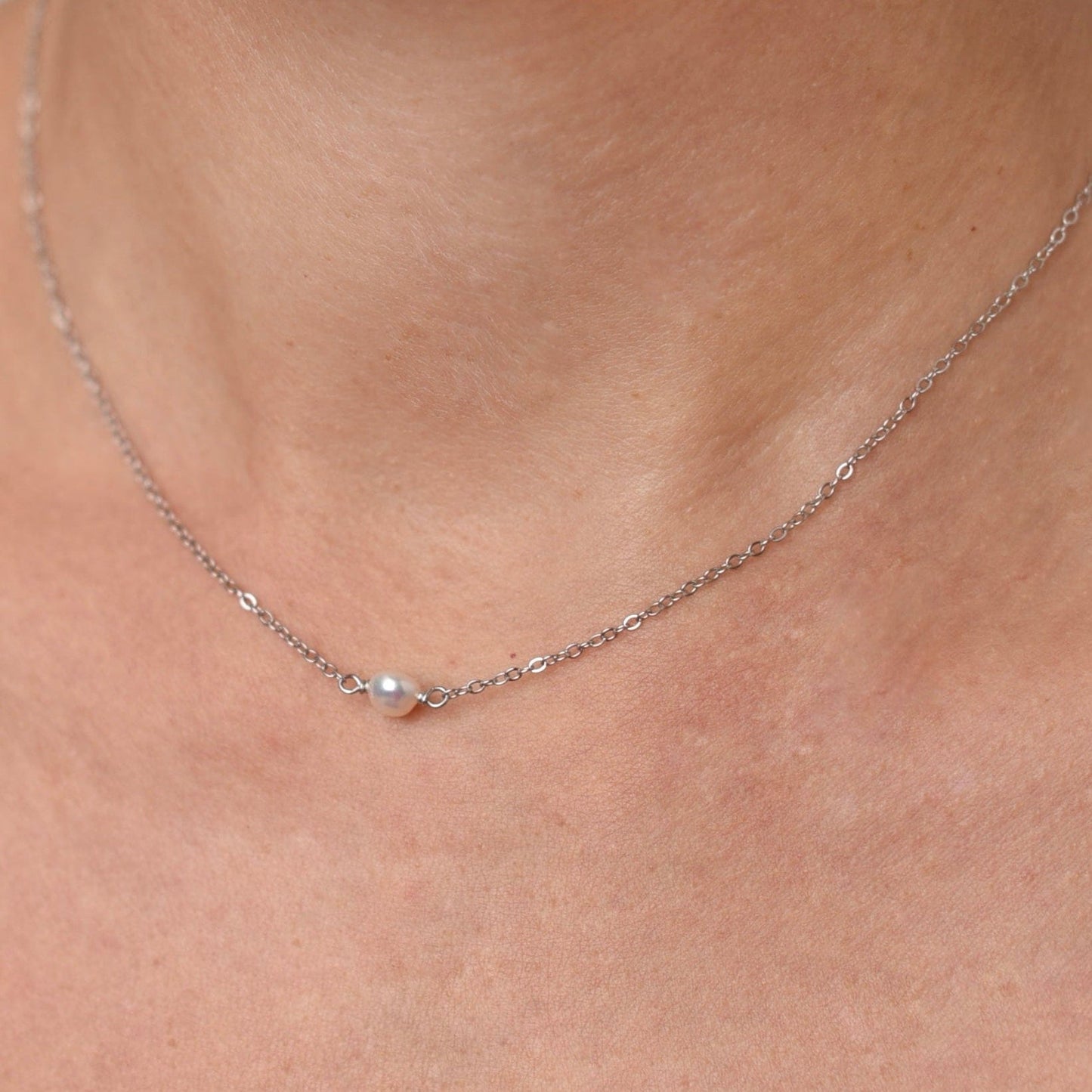 Silver chain necklace with 5 mm baroque white pearl photo