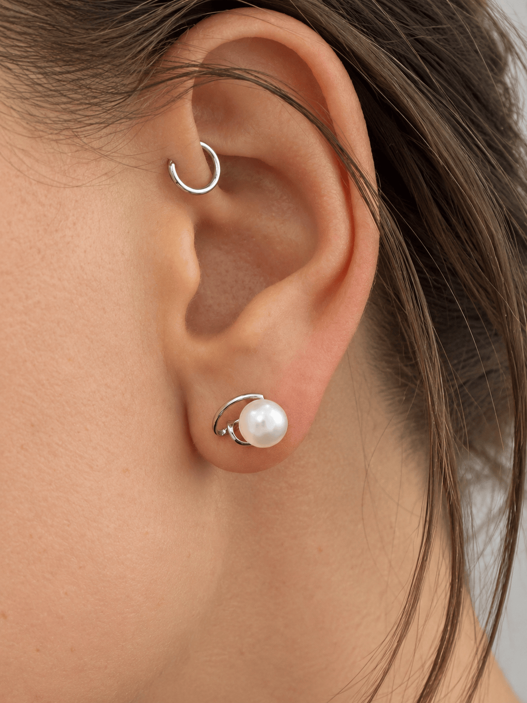 Vela White Pearl Silver Stud Earrings photo