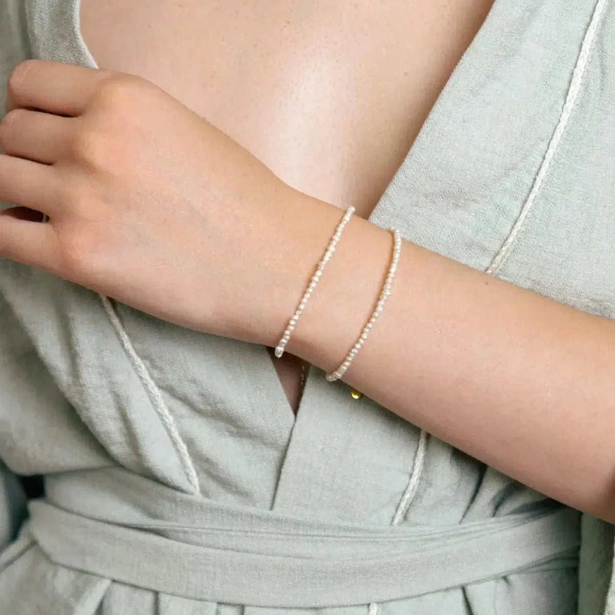 White Round Pearl Bracelet photo