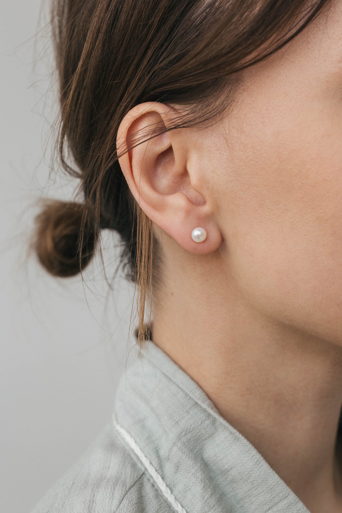 White stud earrings 5 mm