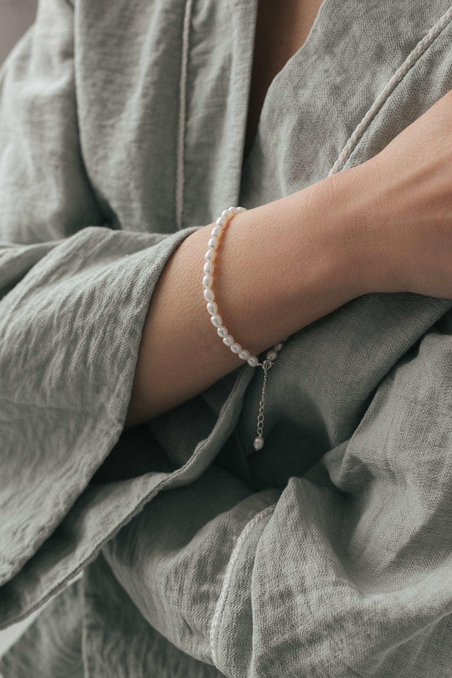 Load image into Gallery viewer, Rice pearl bracelet with chain

