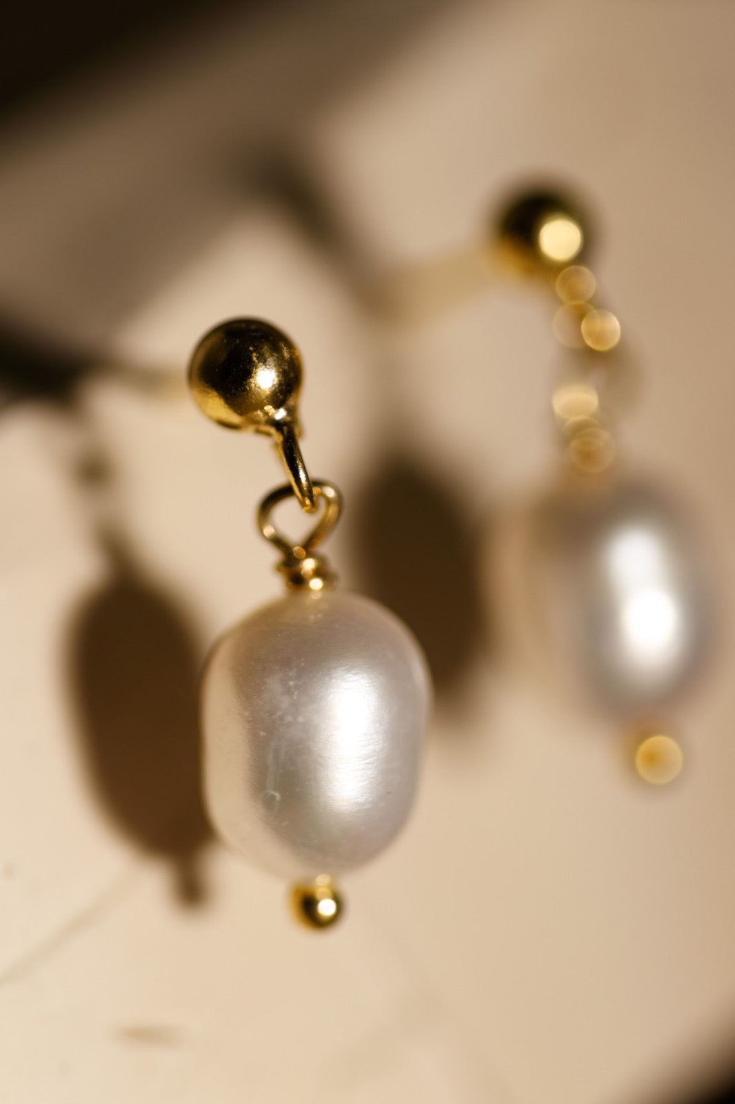 Drop earrings with baroque pearl